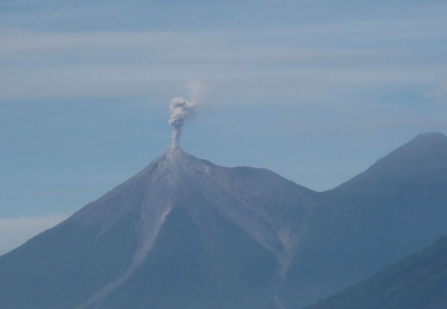 9:28 del Viernes 28 de Noviembre de 2008

Acabamos de recibir esta preciosa fotografía del volcán de Fuego, en Guatemala, activo ahora mismo.