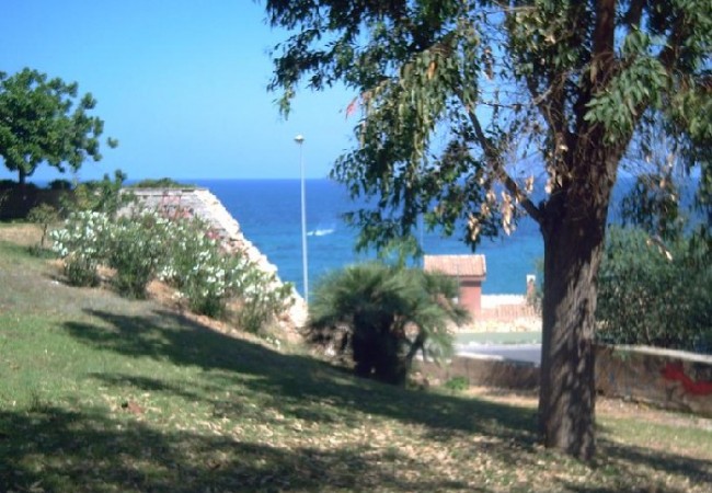 8:32

“En Campoamor hasta las Golondrinas y las Gaviotas saben que los aires del
mar a la altura de los pisos octavos,
