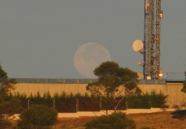 La imagen de la luna llena es la única que verdadera y realmente da la vuelta al mundo…