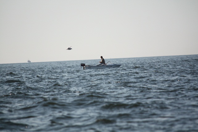 Si los marineros hoy amarran al noray su pesquero porque, dicen, habrá mar arbolada, montañosa,