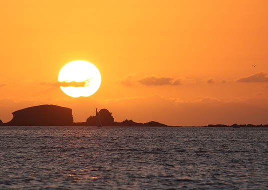 Así de tranquilo fue el atardecer ayer mientras llegaba al otro lado del océano, el huracán Irene.

Mónica Fernández-Aceytuno