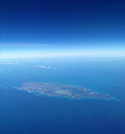 Fotografía aérea de la calma sobre la isla de Nasáu en el archipiélago de las Bahamas tras el paso del huracán Sandy.

El Aviador enmascarado