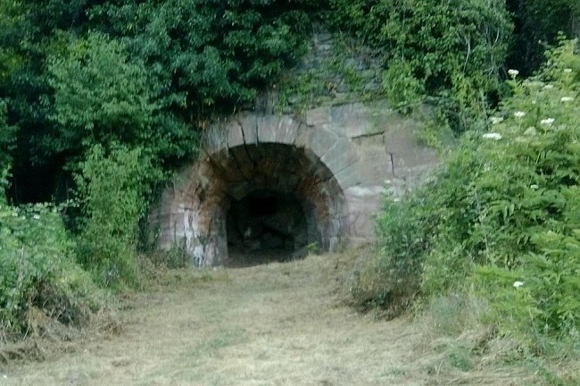 En el catastro del Marqués de la Ensenada (1751) aparece este lugar con molinos de agua el río Cárdenas. La presa se aprovechó después para construir la ferrería de El Infierno.

María Luisa