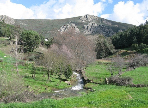 Si tuviera que elegir un lugar de entre todos los preciosos lugares de Extremadura, me quedaría, por razones principalmente sentimentales, con la comarca de las Villuercas.

Pilar