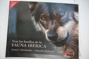 Portada de "Tras las huellas de la FAUNA IBÉRICA". Víctor J. Hernández- Eduardo Rodríguez/ Tundra Ediciones