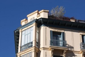 Fachadas de Madrid que me gustan, con sus árboles en la azotea / Aceytuno