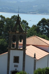 Por la iglesia encontré la playa / Aceytuno