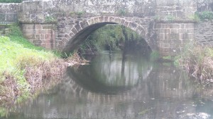 Puente romano junto al lavadero de As Cascas en Betanzos / Aceytuno