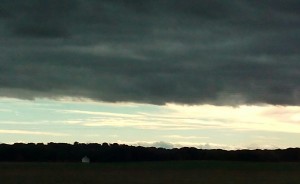 Nubarrones y cielo azul, lleno de luz / Aceytuno